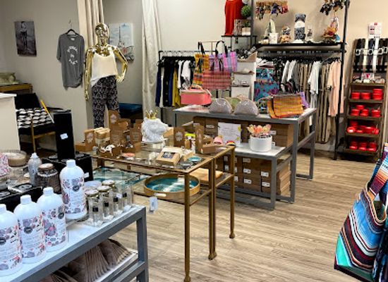 oklahoma/edmond/shop/fashion-lion-boutique