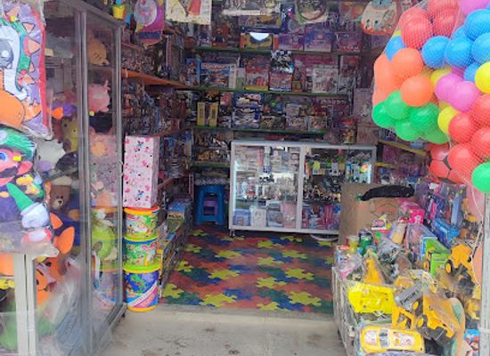 bolivia/salar-de-uyuni/shop/jugueteria-dylan