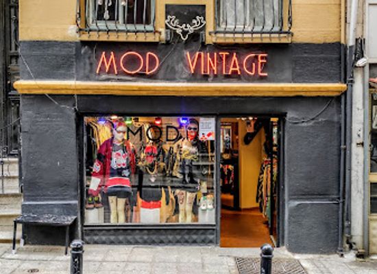 turkiye/istanbul/kadikoy/shop/vintage-mode