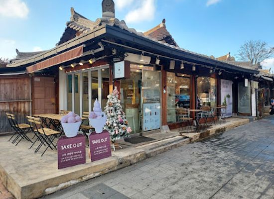south-korea/jeonju/omokdae-and-imokdae/shop/sobok-jeonju-hanok-store