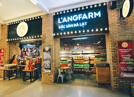 vietnam/dalat/tuyen-lam-lake/shop/l-angfarm-store-cable-car-lower-station