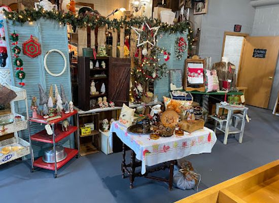 kansas/hutchinson/shop/the-sherman-street-emporium-antique-boutique