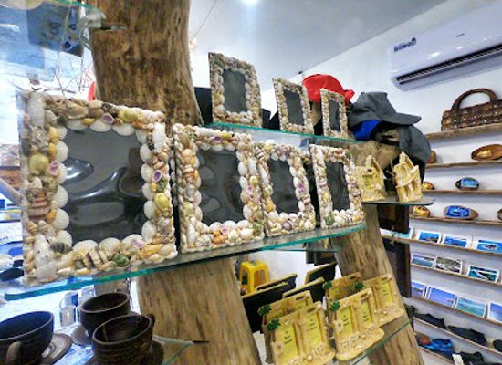 maldives/veligandu-island/shop/one-reef-souvenir-shop