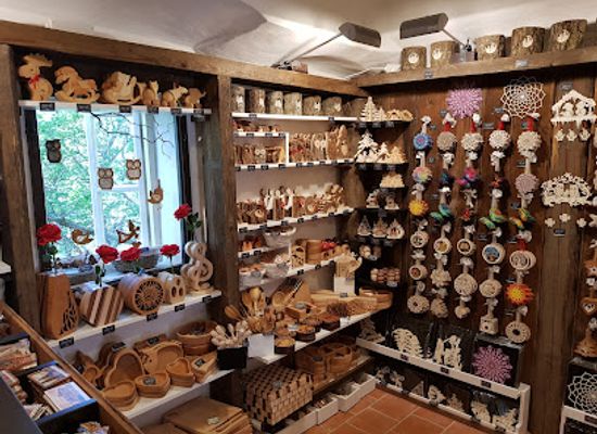 czechia/prague/hradcany/shop/amadea-s-r-o-zlata-ulicka-20-prazsky-hrad-praha-1