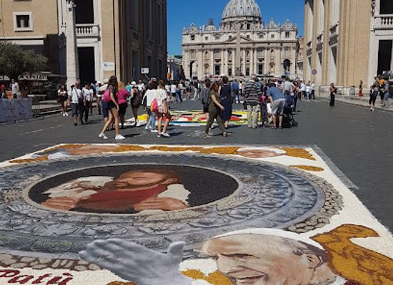 vatican-city/st-peter-s-square/shop/vatican-emporium-religious-articles-gifts