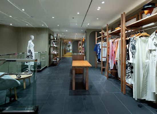 alaska/alaska-peninsula/shop/hermes-chicago-store