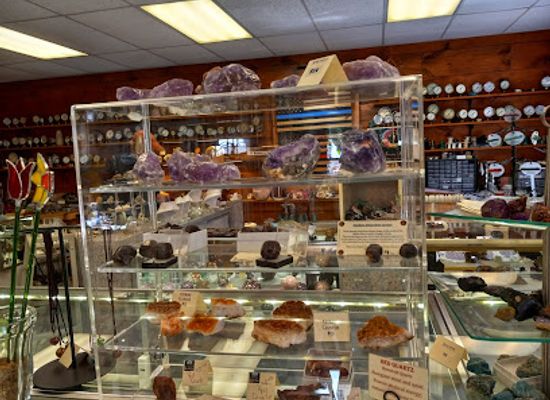 new-hampshire/dartmouth-lake-sunapee-region/shop/sunapee-rock-shop