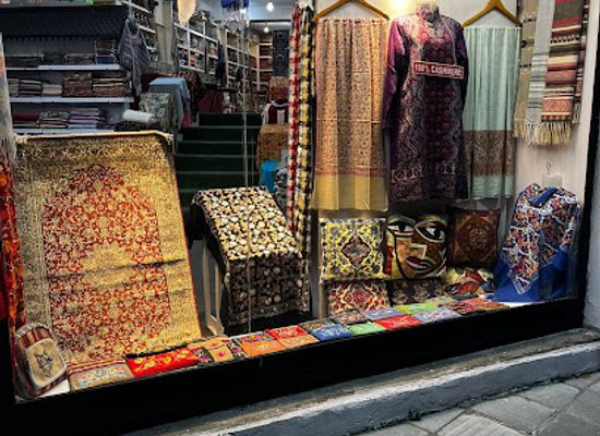 nepal/pokhara/shop/community-craft