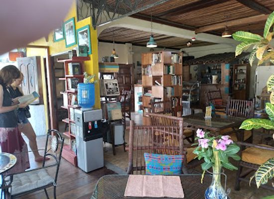 ecuador/puerto-ayora/shop/libreria-legenda-bookery-arts-cafe
