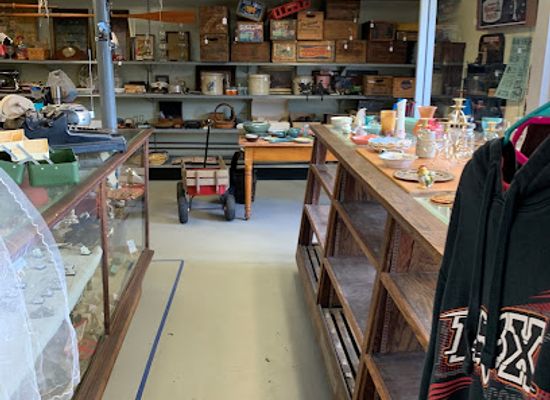 new-hampshire/great-north-woods/shop/colebrook-antiques-uniques