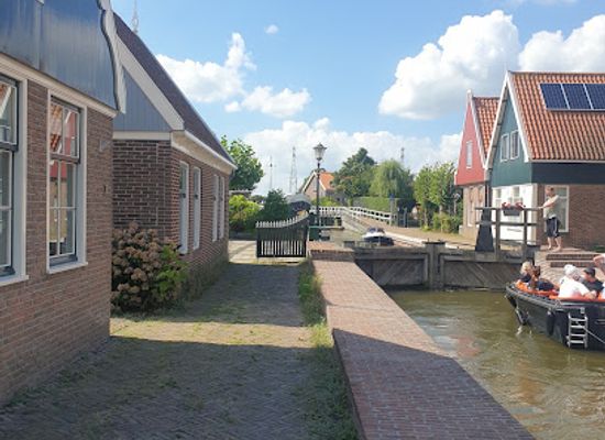 netherlands/ijsselmeer-polders/shop/bram-aagie-t-kleinste-snoepwinkeltje-van-nederland