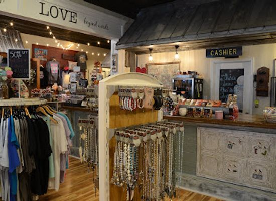 illinois/southern-illinois/shop/sixth-and-vintage-boutique-marketplace