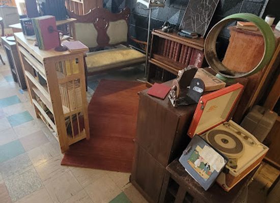 montana/butte/shop/under-the-gallus-frame-antique-mall-and-mercantile
