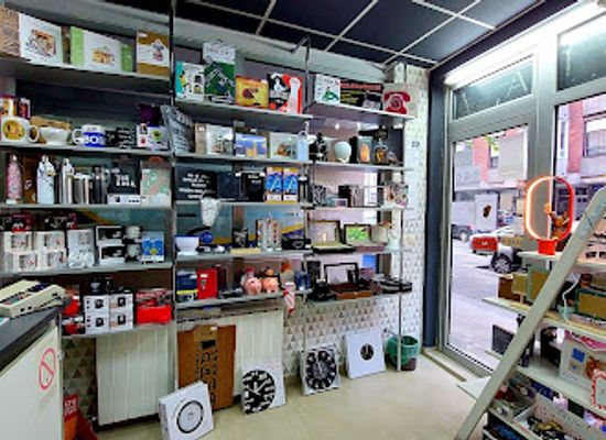 serbia/belgrade/vracar/shop/lud-poklon
