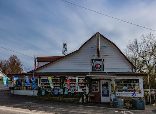 arkansas/devil-s-den-state-park/shop/razorback-gift-shops