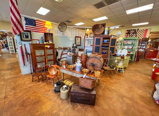 alabama/coosa-valley/shop/amy-s-antique-flea-mall-inc