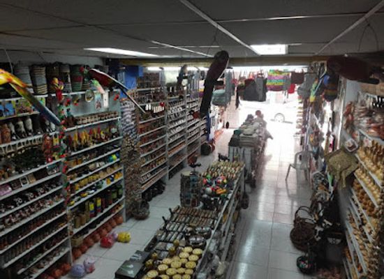 colombia/manizales/shop/artesanos-colombianos-gift-shop