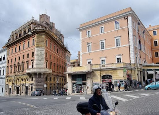 italy/rome/colosseo/shop/souvenir-roma