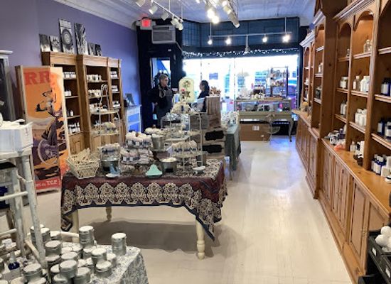 illinois/evanston/shop/the-alchemist-s-wife