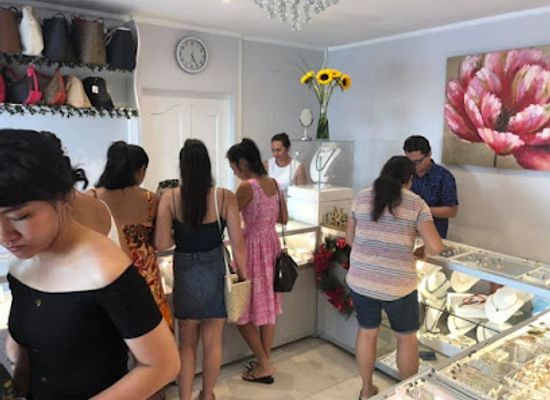 american-samoa/rose-atoll/shop/adriana-s-boutique-samoa