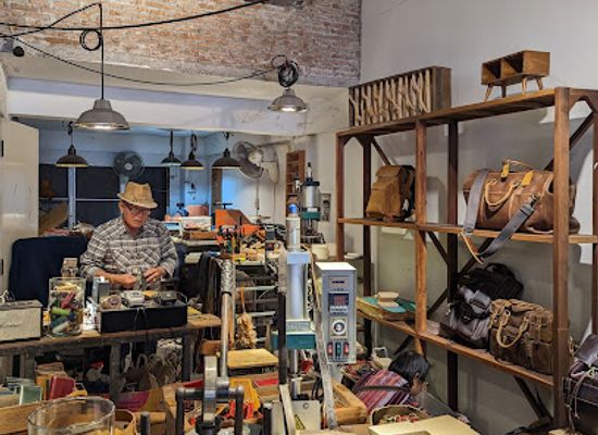 thailand/chiang-mai/shop/nong-handmade-leather-and-canvas-bags