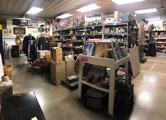 iowa/backbone-state-park/shop/shaggy-s-indoor-flea-market