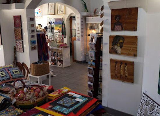 australia/macdonnell-ranges/shop/yubu-napa-art-gallery