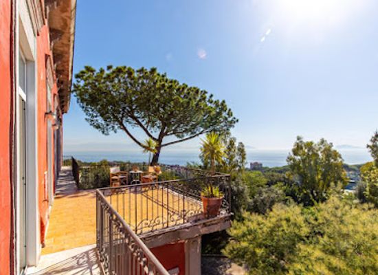 italy/naples/posillipo/shop/spazio-f-showroom