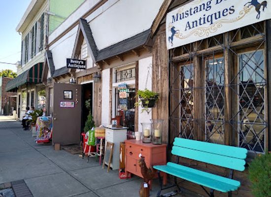 kentucky/newport/shop/mustang-betty-s-antiques