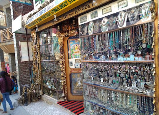 india/manali/shop/manali-mall-market