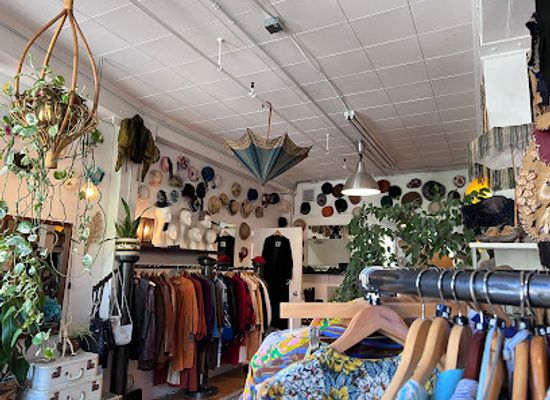 canada/manitoba/shop/vantage-vintage-boutique