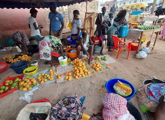 guinea-bissau/canchungo/shop/chapa-de-bisaau