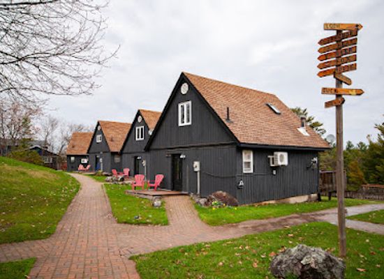 canada/southwestern-ontario/shop/the-chalets-on-lake-muskoka