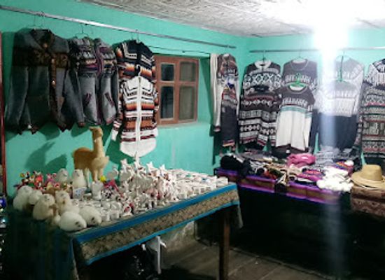 bolivia/salar-de-uyuni/shop/mercado-artesanal-hacia-el-mar