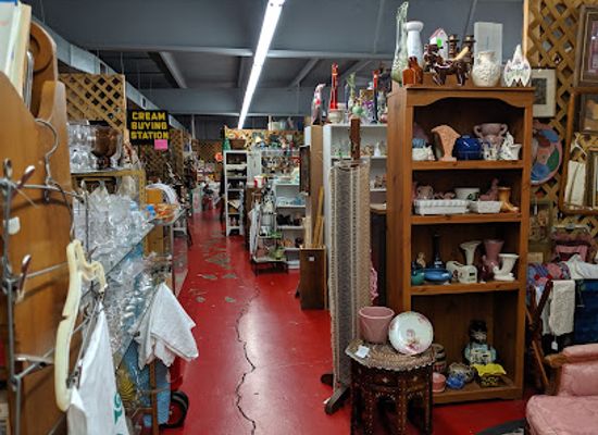 kansas/smoky-hills/shop/antique-mall-of-hays
