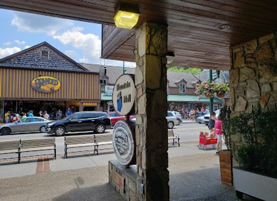 north-carolina/great-smoky-mountains/shop/mountain-mall