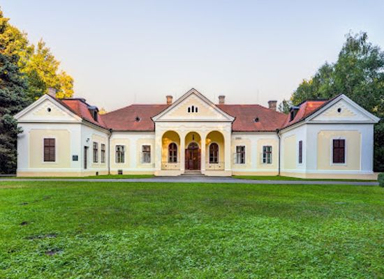hungary/koros-maros-national-park/shop/cris-valley-visitors-center-and-animal-park