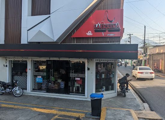 dominican-republic/jarabacoa/shop/la-esquina-liquor-by-camelot