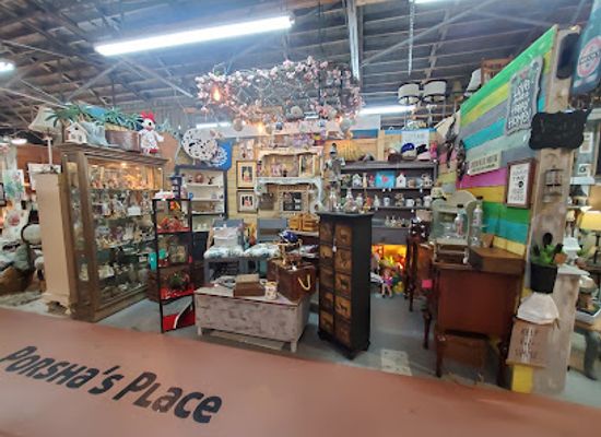 florida/panhandle/shop/defrance-indoor-flea-market-antiques-collectables