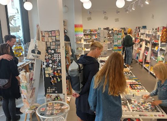 estonia/tartu-county/shop/kiiks-ja-knihv