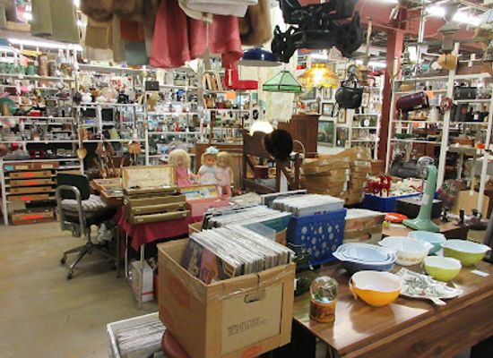 illinois/rock-river-valley/shop/east-state-antique-mall