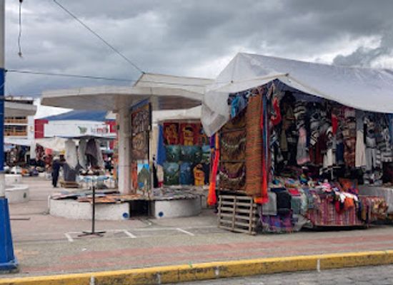 ecuador/santa-elena-region/shop/plaza-de-ponchos