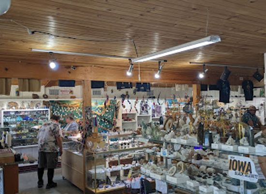 iowa/amana-colonies/shop/the-noble-stone-a-world-of-treasures