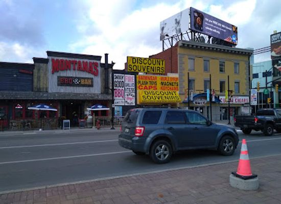 canada/niagara-falls/clifton-hill/shop/super-souvenirs