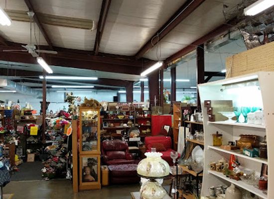 arkansas/sherwood/shop/hidden-treasures-flea-market