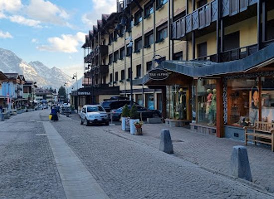 italy/madonna-di-campiglio/shop/serafini-sport