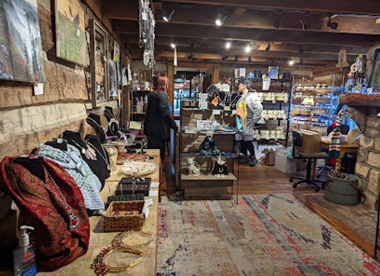 virginia/skyline-drive/shop/artisan-galleries-massanutten