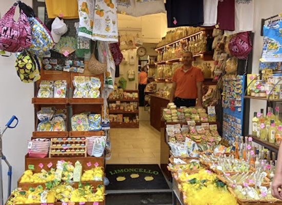 italy/amalfi/shop/limoncello-ed-altro