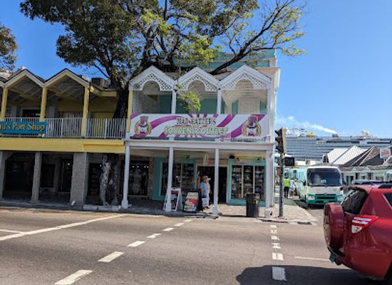 the-bahamas/nassau/shop/mad-hatters-gifts-and-illusions