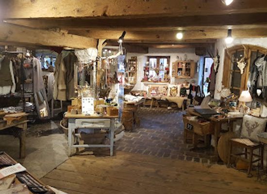 germany/bavarian-alps/shop/servus-platzhirsch-geschenke-mode-wohndesign-cafe